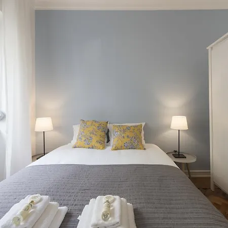 Junto A Fonte Luminosa Lisboa