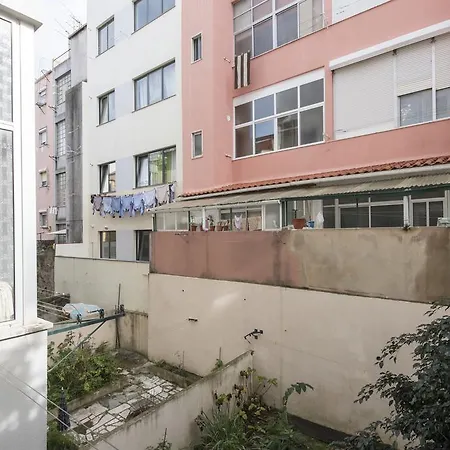 Junto A Fonte Luminosa Lisboa