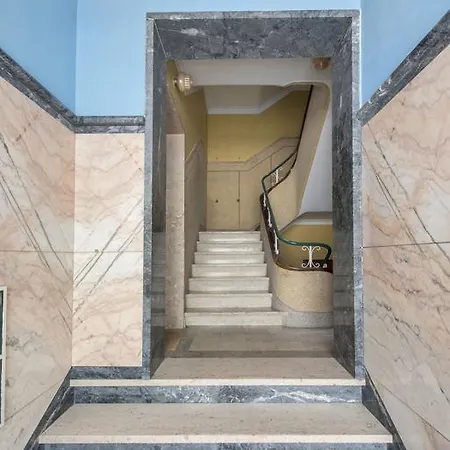 Junto A Fonte Luminosa *